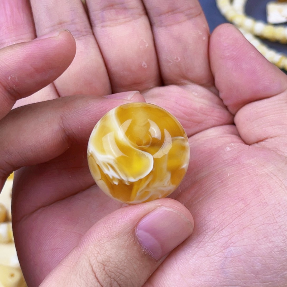 琥珀珠宝奇石未镶嵌欣**暖