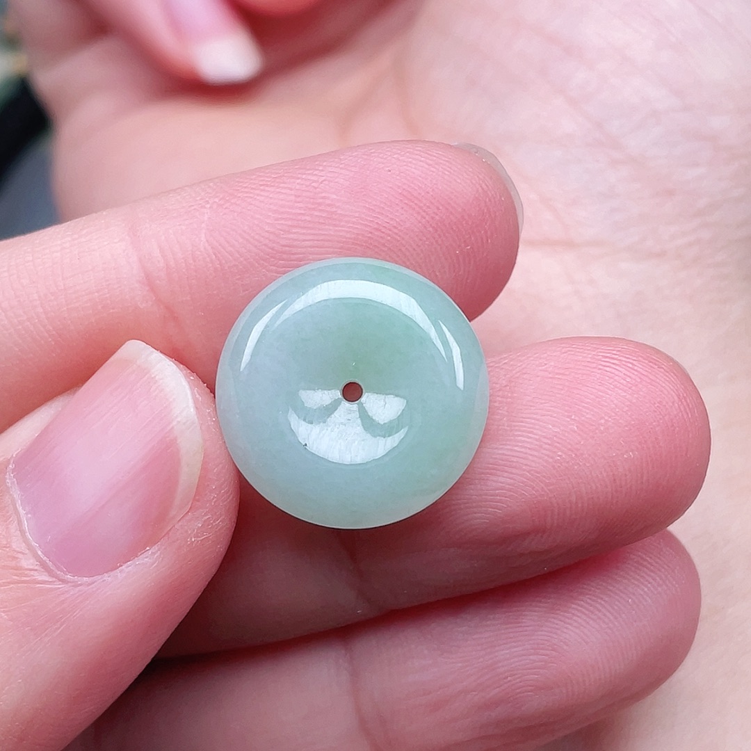 翡翠未镶嵌颈饰平安扣