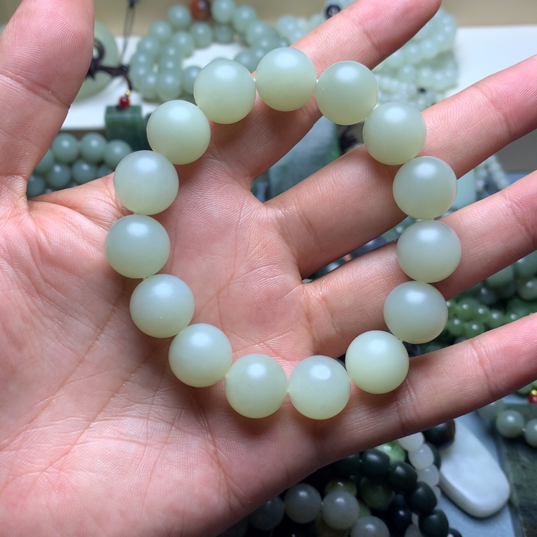 这***意未镶嵌手链和田玉