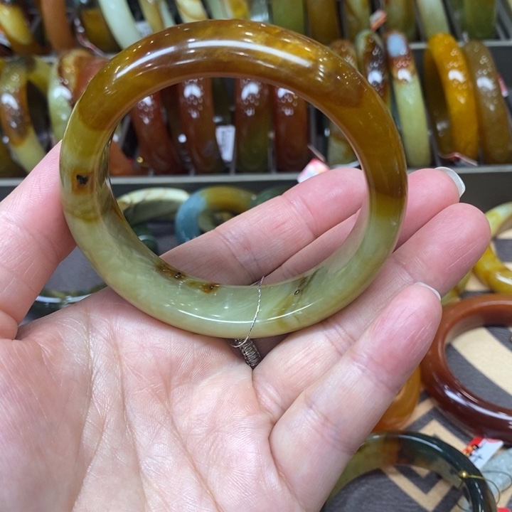 透闪石-蛇纹石玉未镶嵌手镯