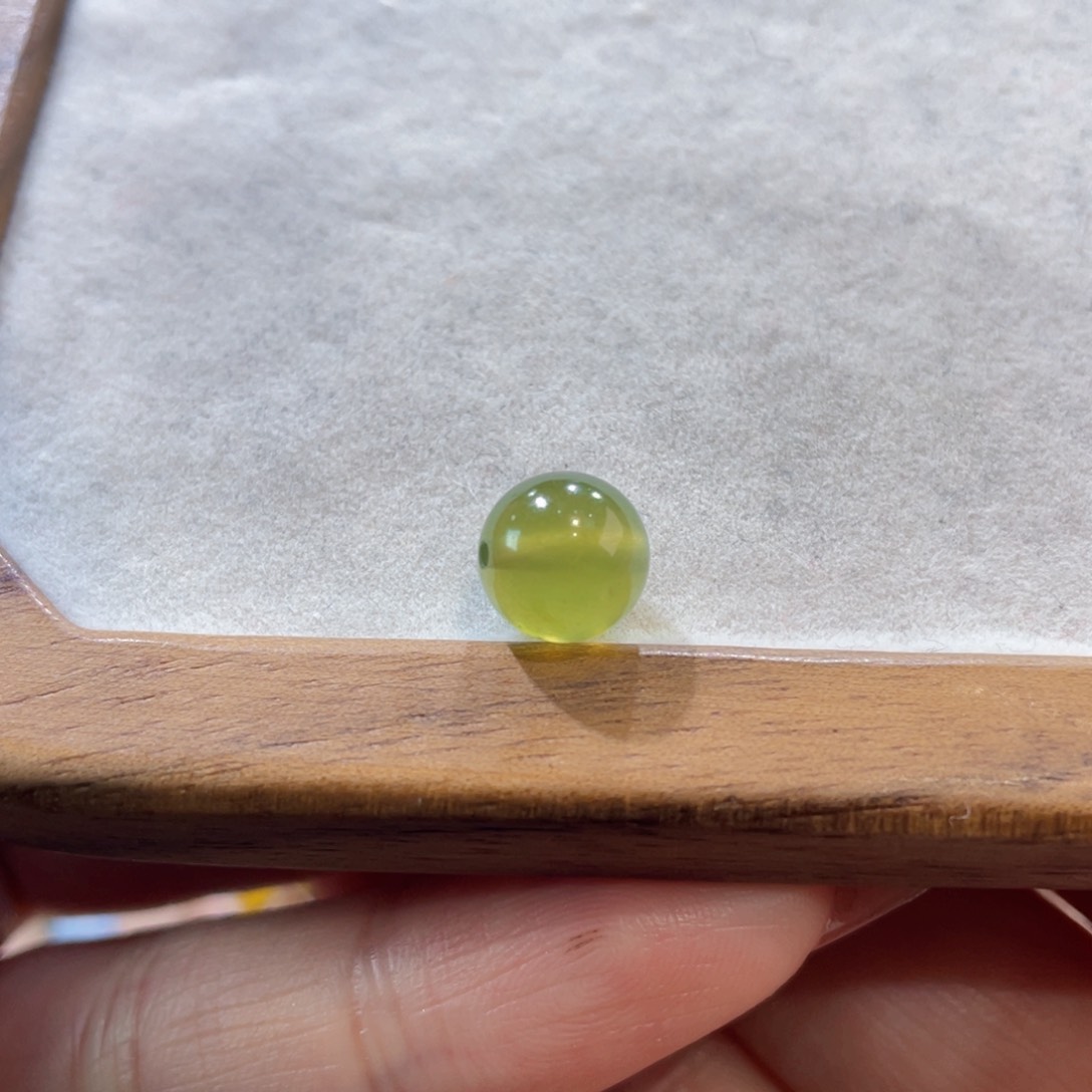 翡翠手链未镶嵌卡8.2荧光橄榄绿珠