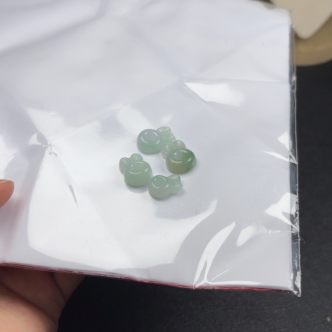 翡翠颈饰未镶嵌翡翠挂坠