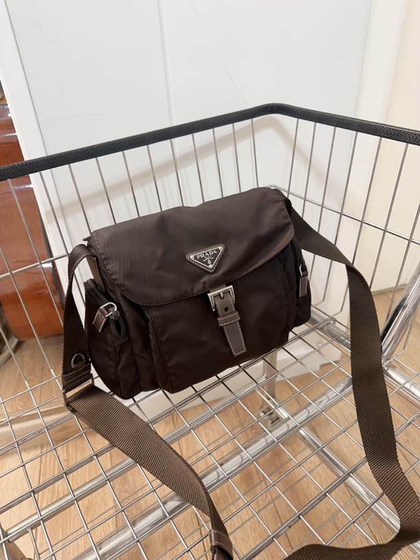 95新 Prada/普拉达 邮差斜挎包 钱钱中古