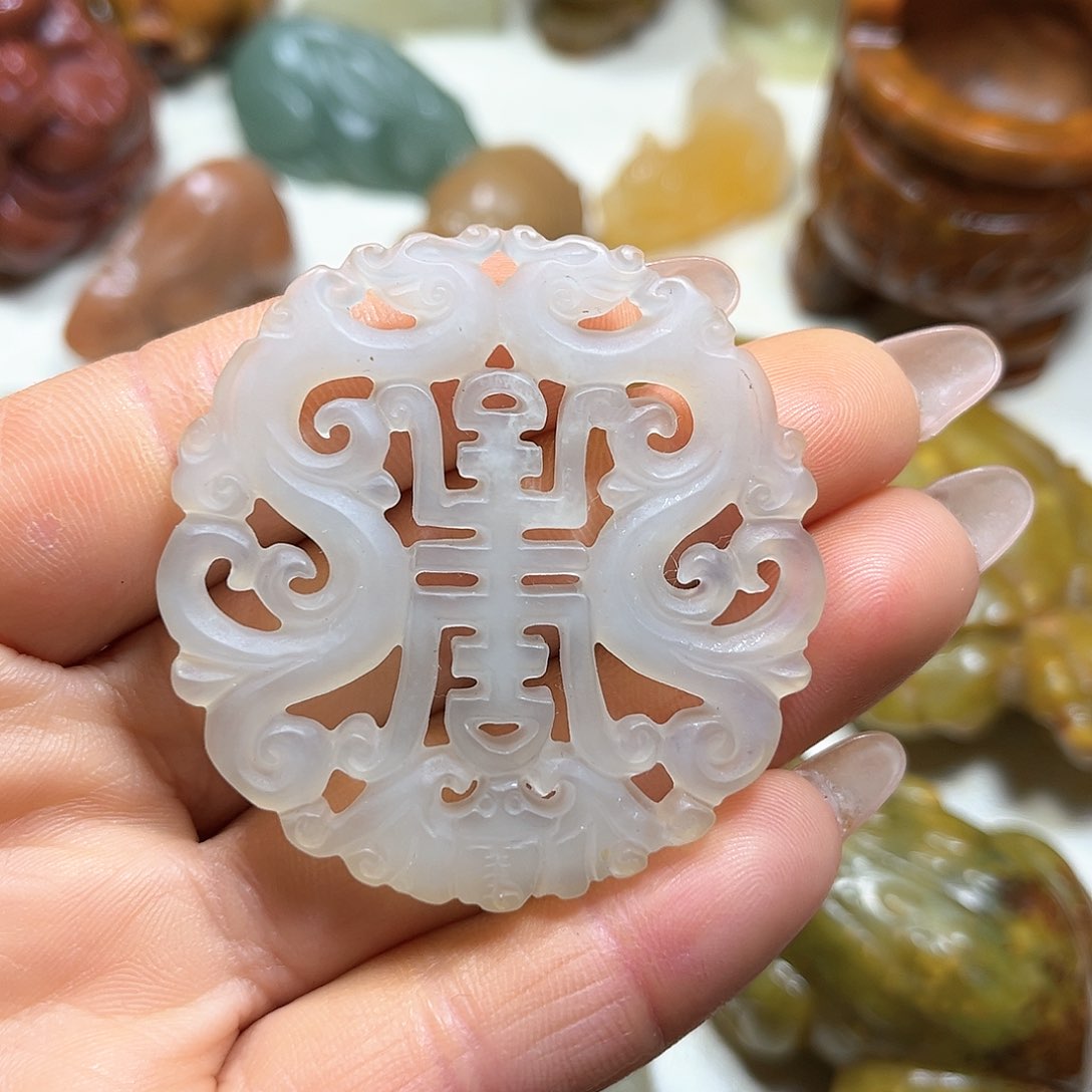 白玉菩提吊坠白玉菩提吊坠