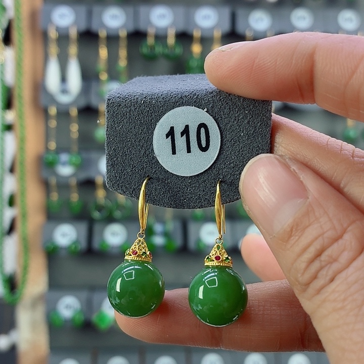 和田玉18K金镶嵌耳饰