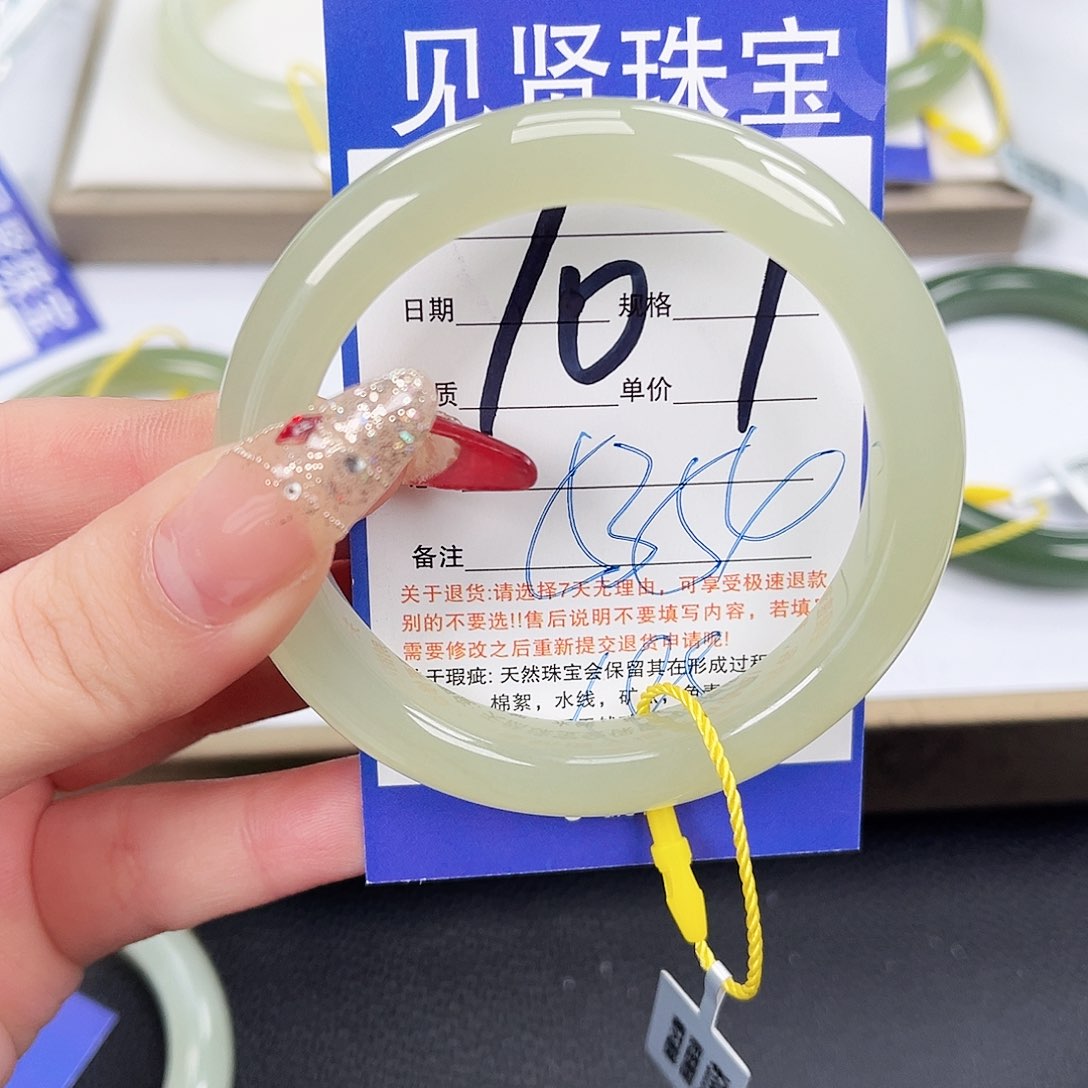 和田玉手镯未镶嵌