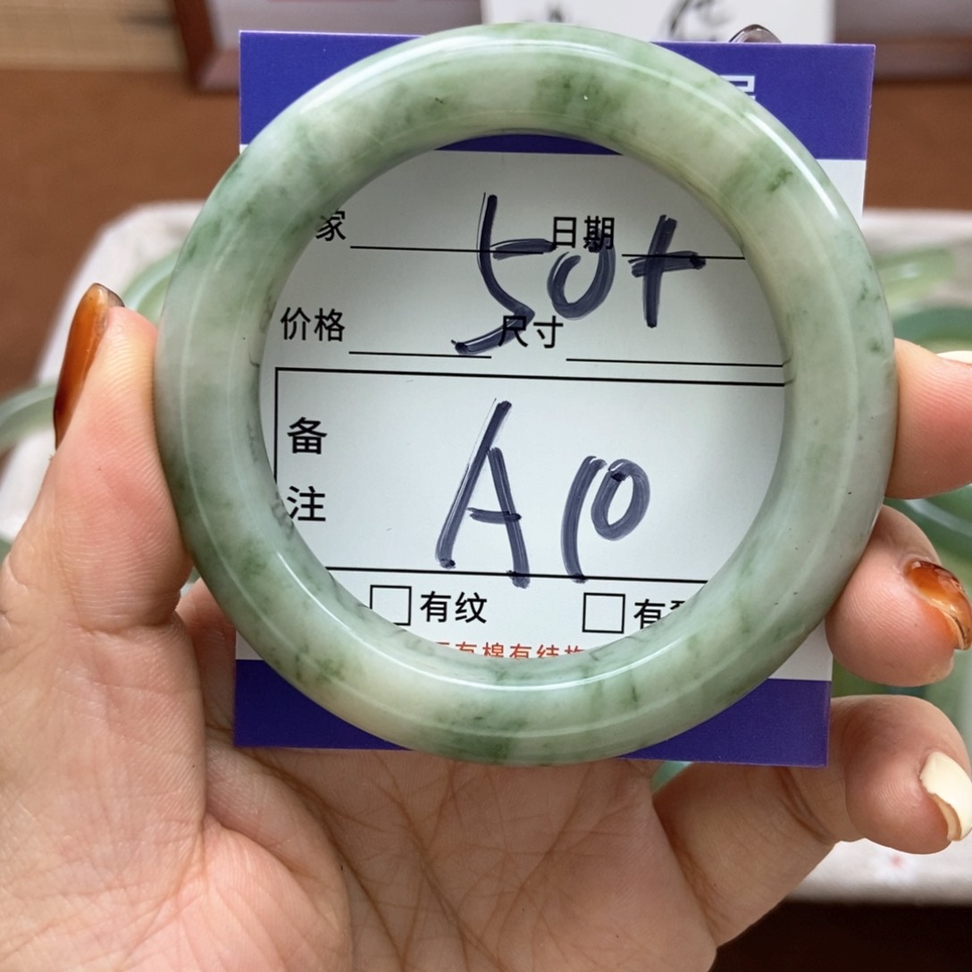 岫玉手镯手镯未镶嵌