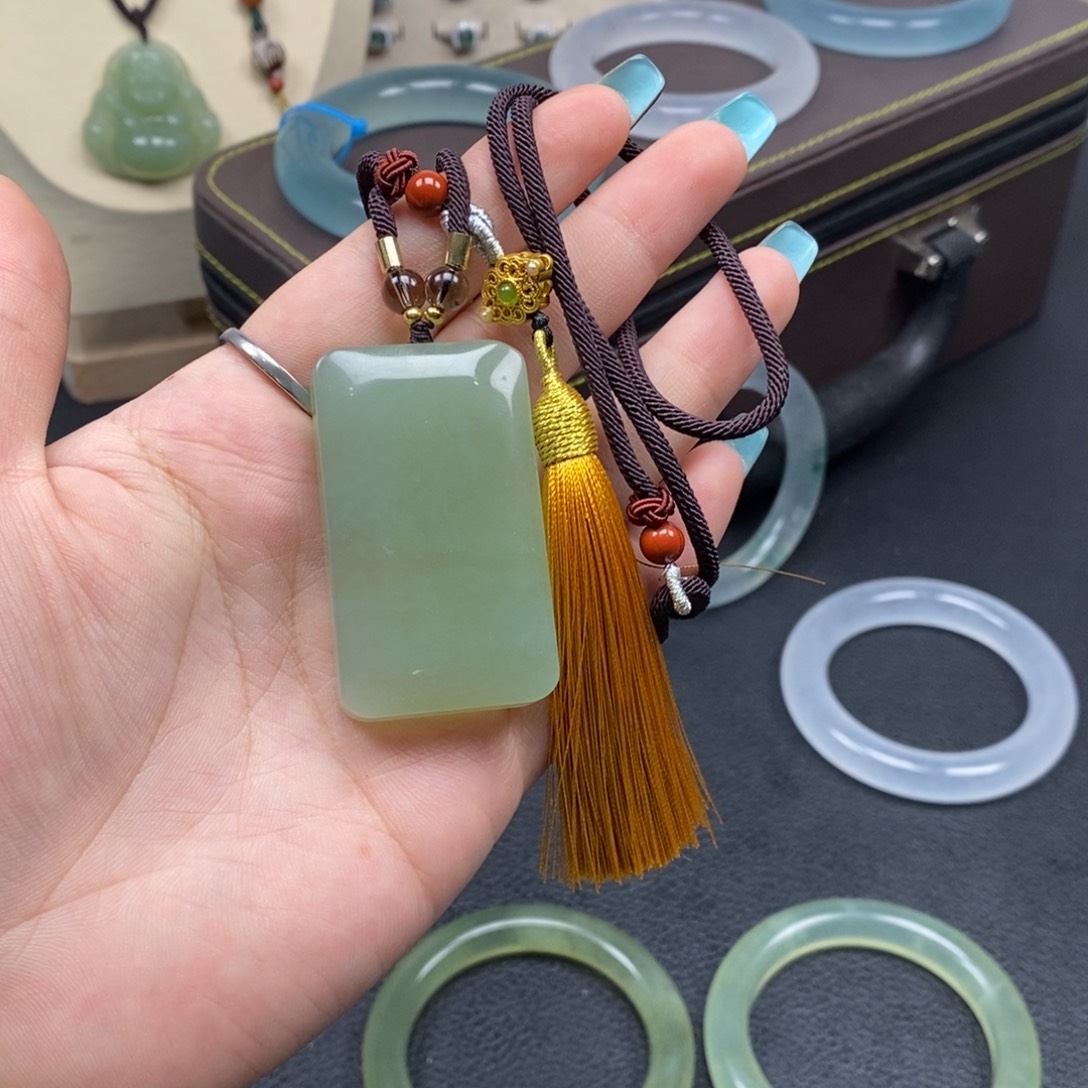 常***容蛇纹石玉未镶嵌手镯