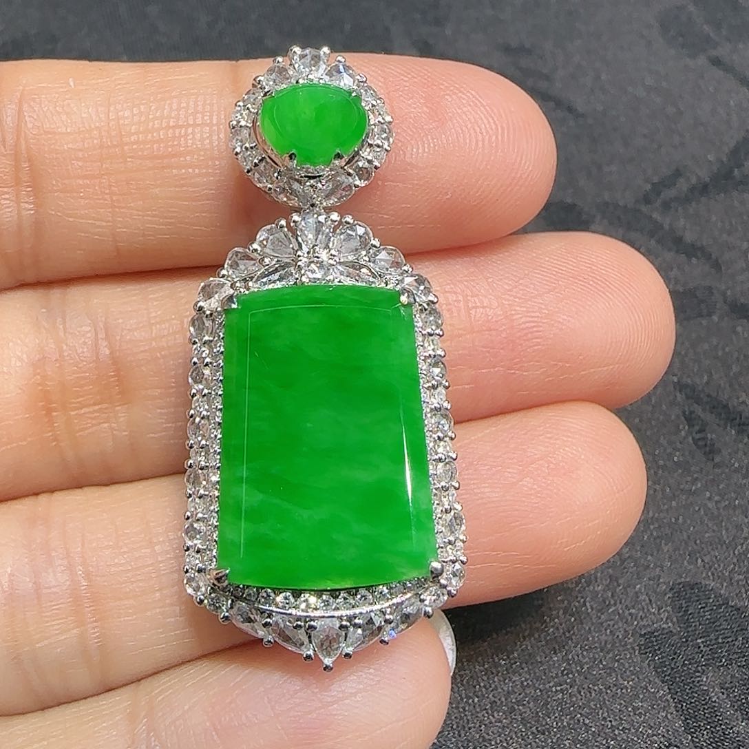 翡翠吊坠(不含链)18K金镶嵌