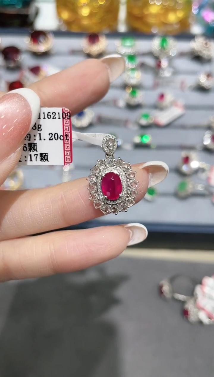 18K金镶嵌天然红宝石吊坠