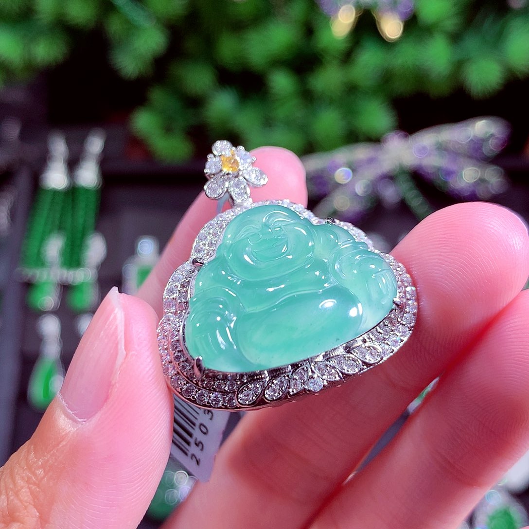 颈饰未镶嵌翡翠天然