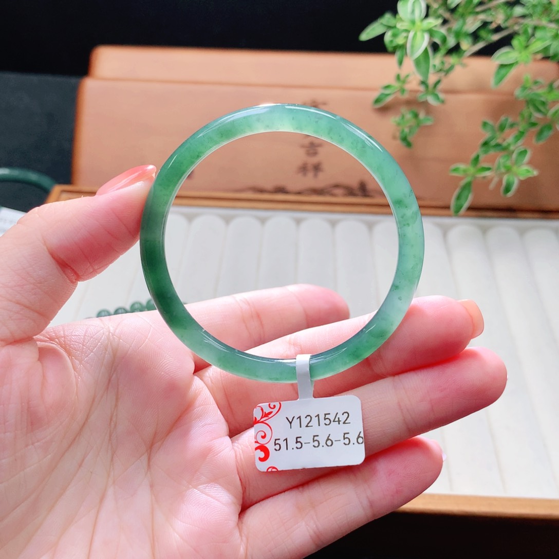 未镶嵌手镯（圆镯）翡翠