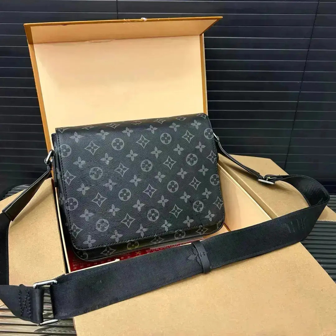 男款斜挎翻盖经典尺寸25x22x8