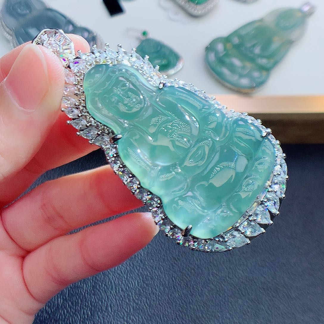 翡翠颈饰未镶嵌翡翠