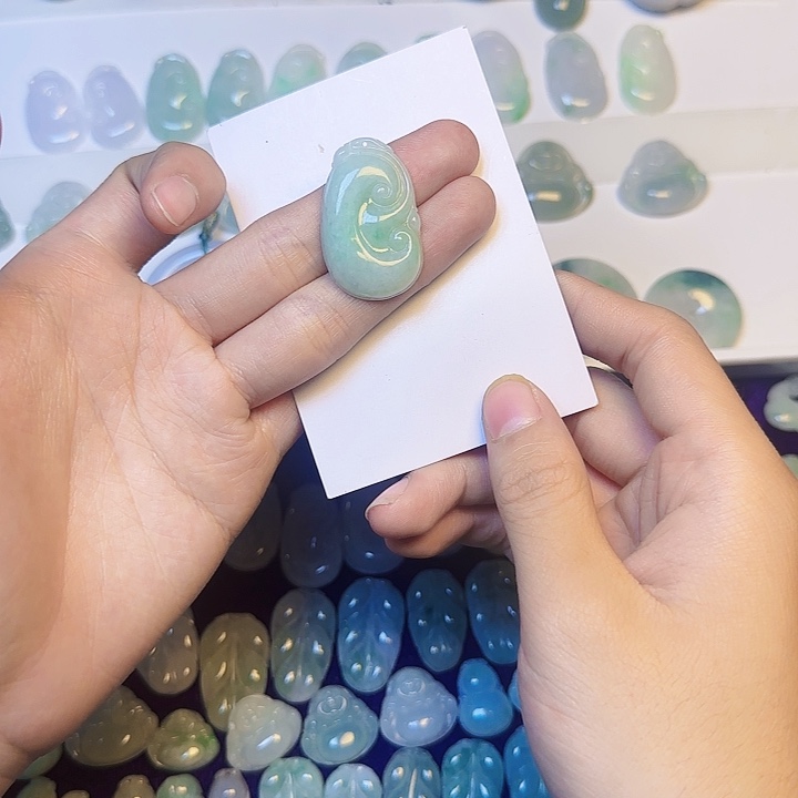 翡翠未镶嵌颈饰翡翠