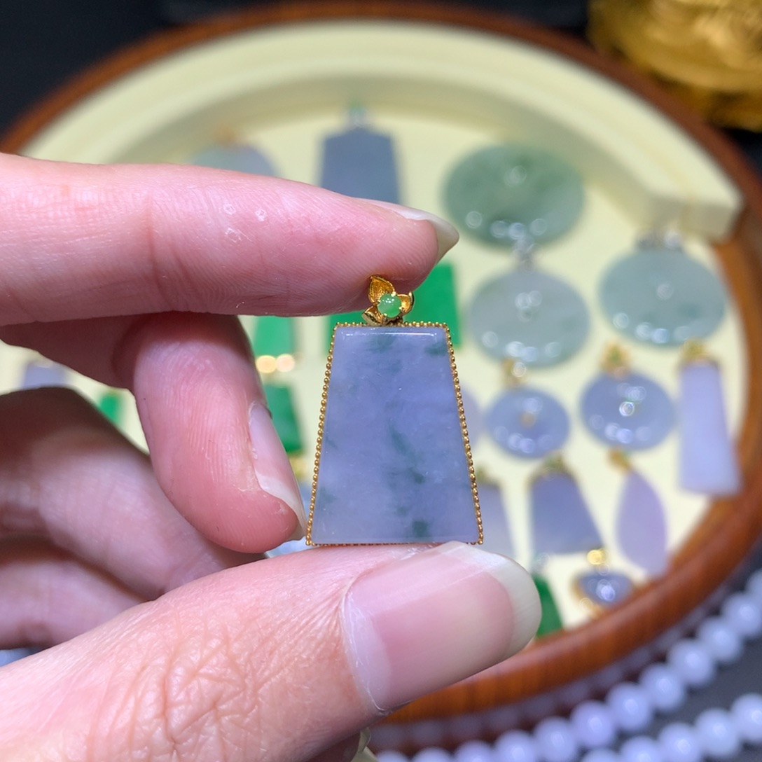 翡翠吊坠(不含链)18K金镶嵌
