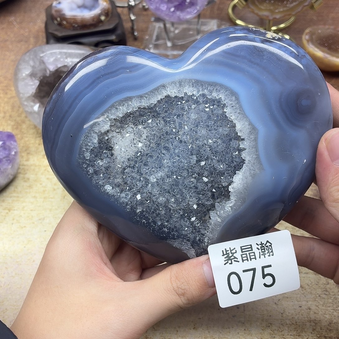 刘***怡未镶嵌水晶大型摆件（非配饰）