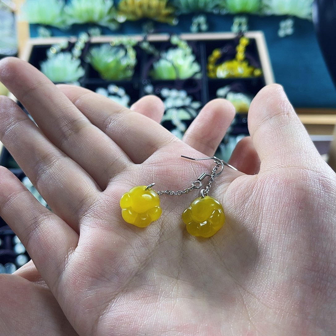 蛇纹石玉颈饰合金