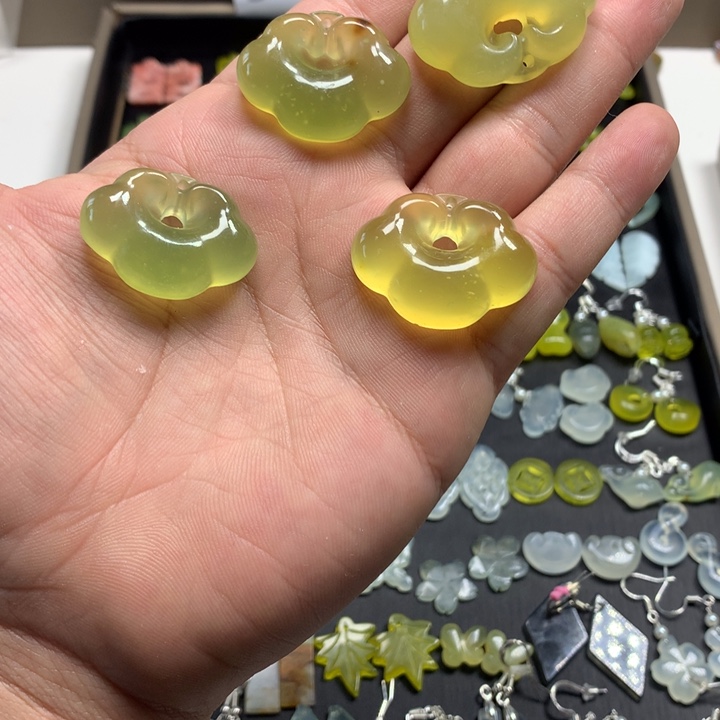 蛇纹石玉耳钉足银镀金镶嵌