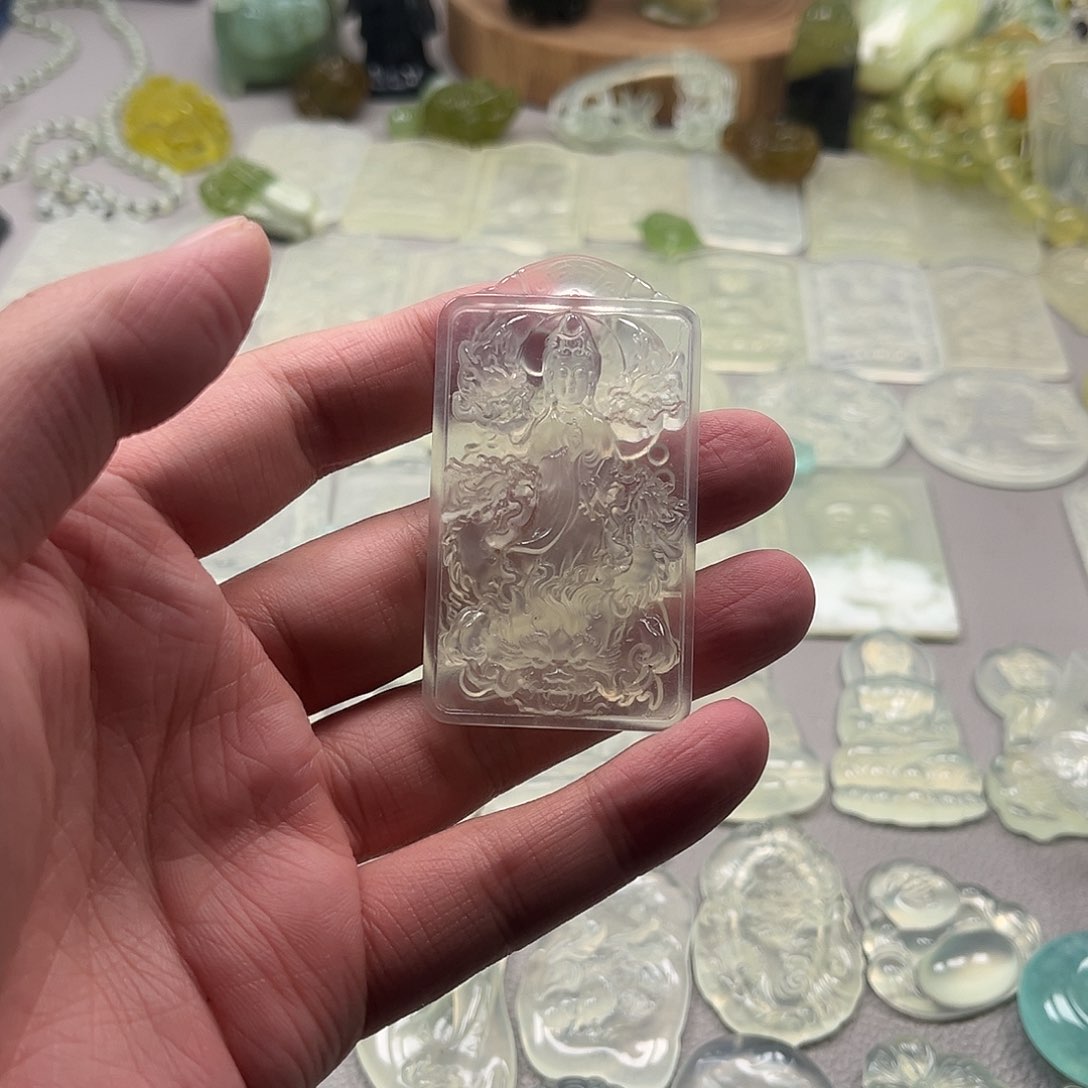 蛇纹石玉颈饰未镶嵌