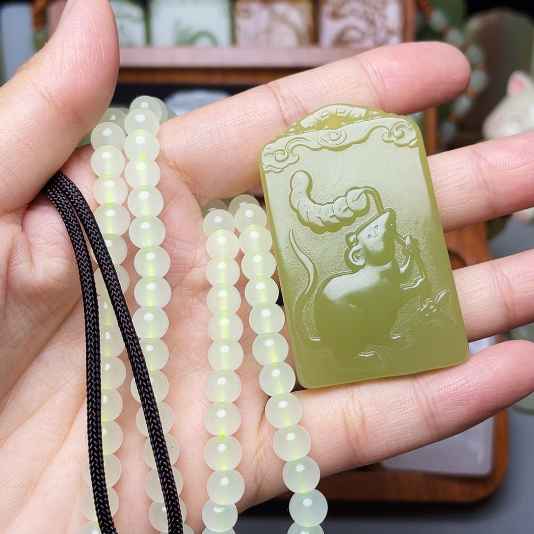 冷***水新疆昆仑山脉料生肖鼠