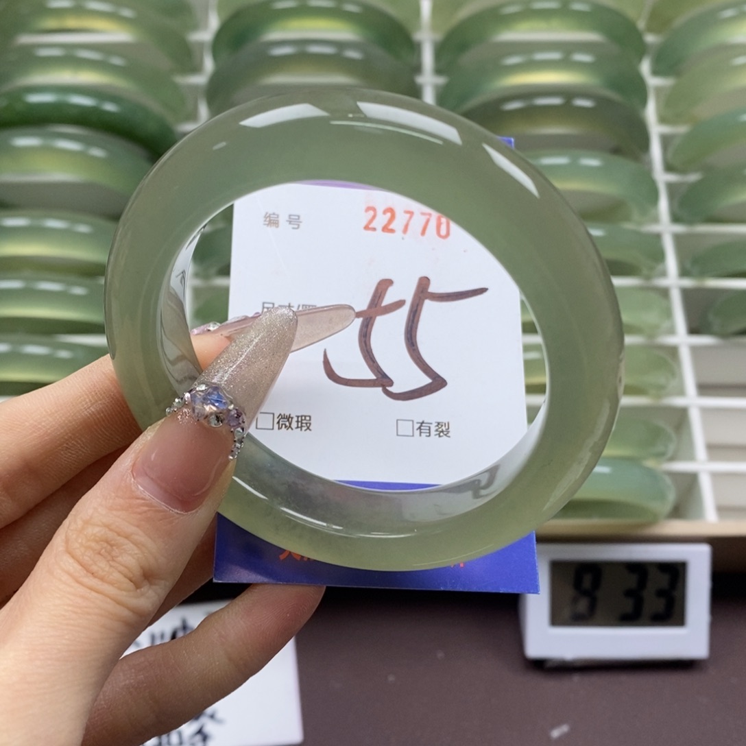 蛇纹石玉手镯未镶嵌