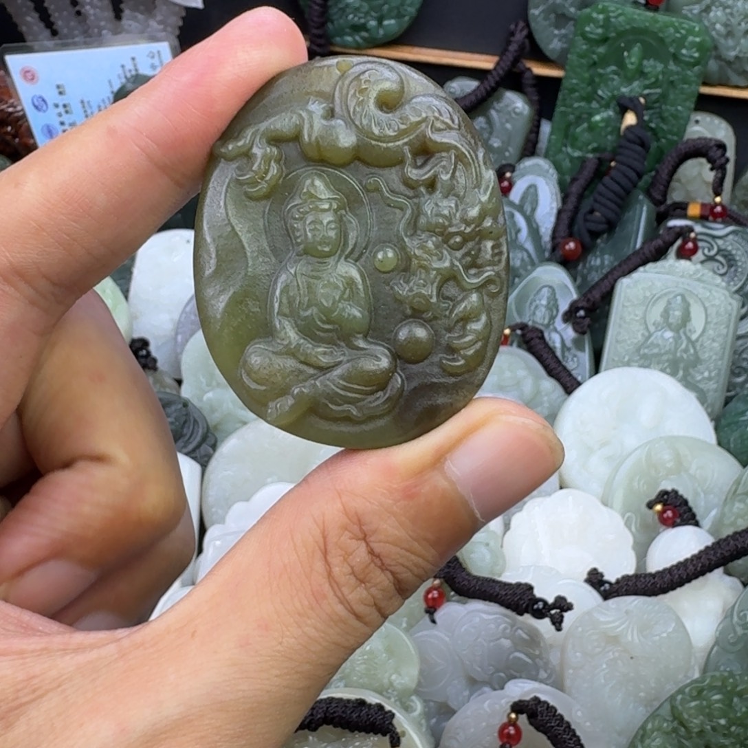颈饰未镶嵌和田玉