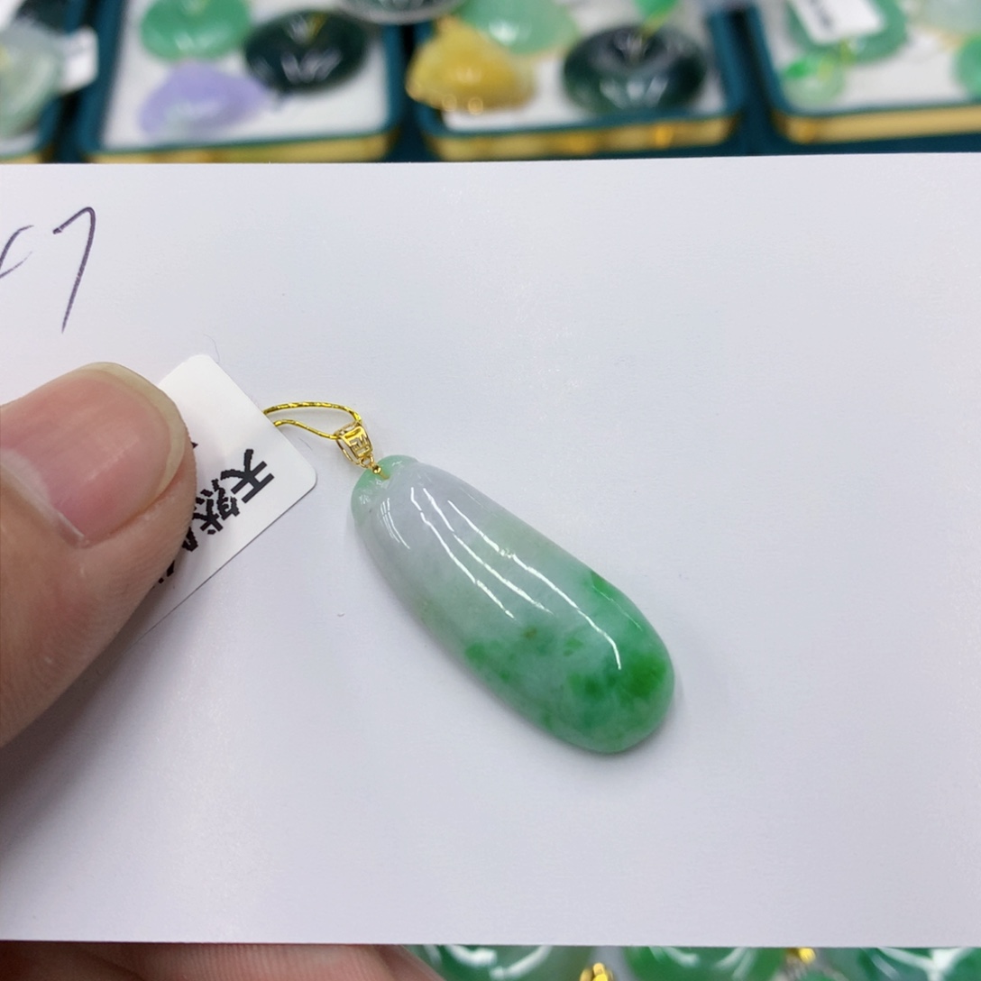 翡翠颈饰18K金镶嵌翡翠