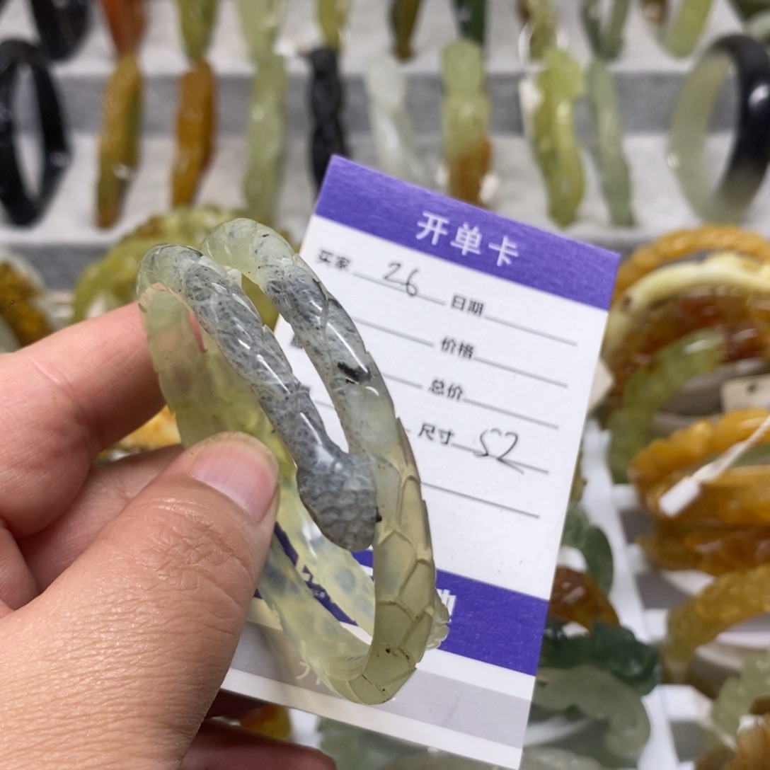 蛇纹石玉未镶嵌手镯