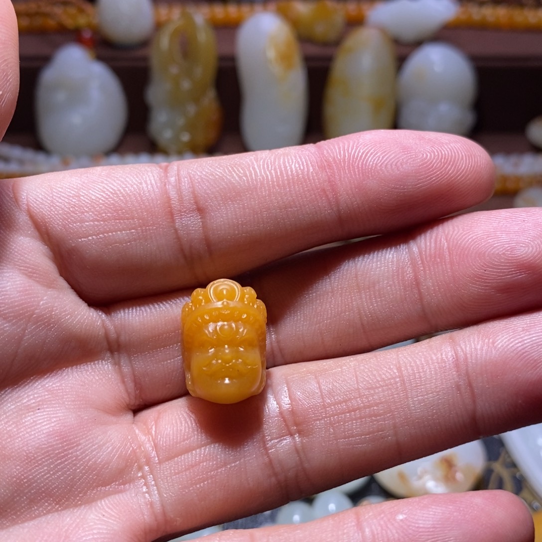 爱***华和田玉未镶嵌颈饰