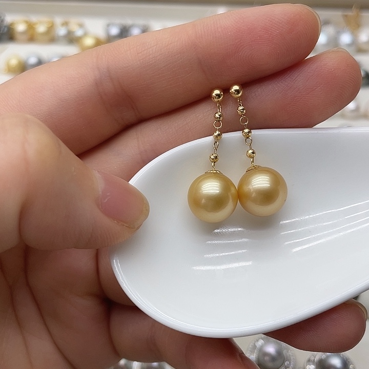 18K金镶嵌海水珍珠耳饰