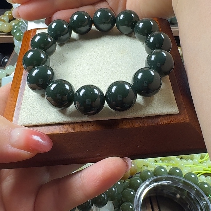 问***C和田玉（糖玉）未镶嵌手链
