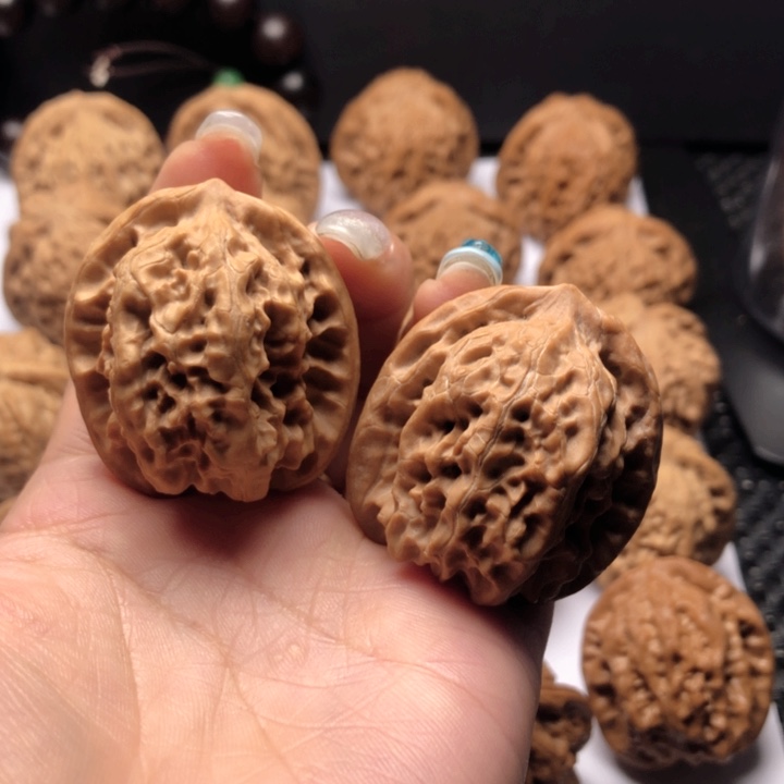 文玩核桃吊坠磐石36