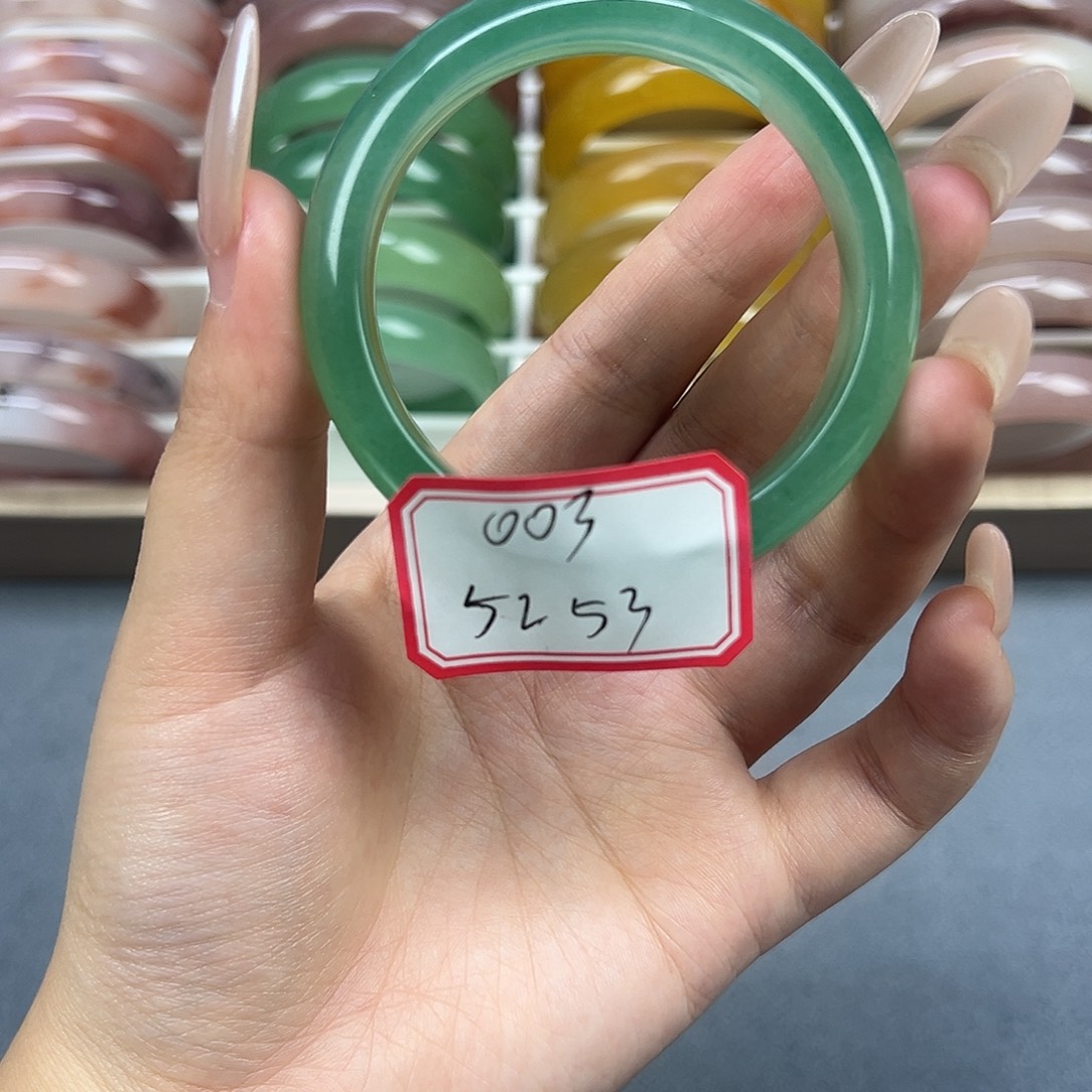 未镶嵌手镯石英质玉