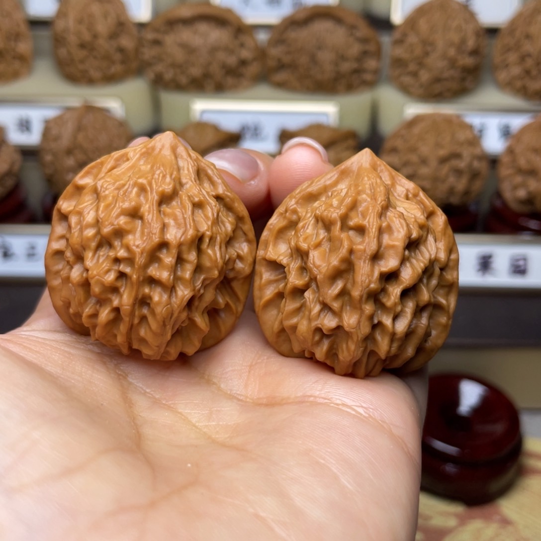 文玩核桃把件龙脉元宝35左右