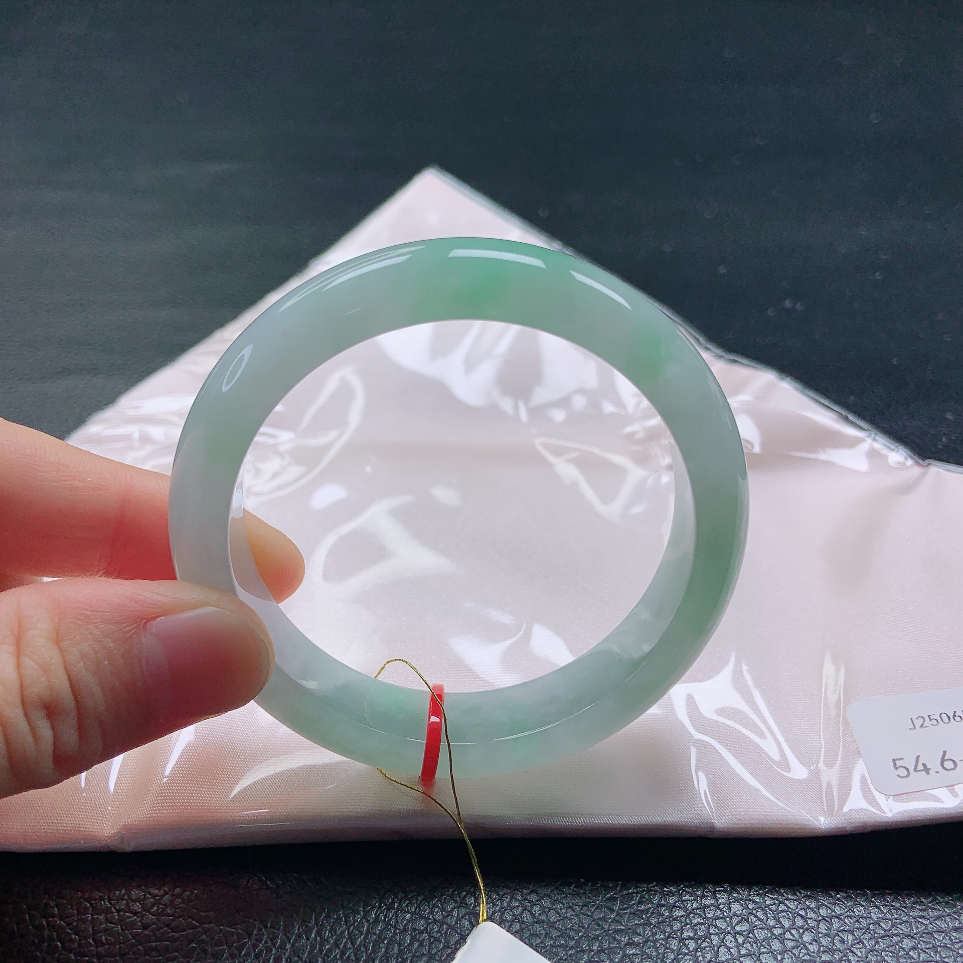 54➕圈水润浅绿翡翠宽边手镯缅甸天然a货百搭
