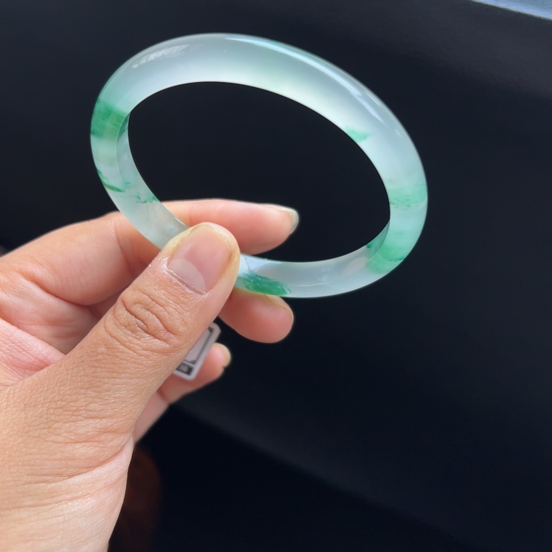 琛****石英质玉未镶嵌手镯非洲翠5556