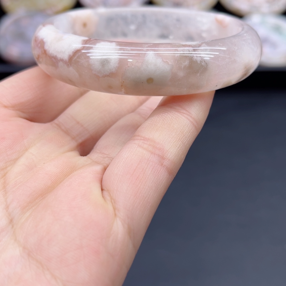 玛瑙/玉髓手镯未镶嵌 58