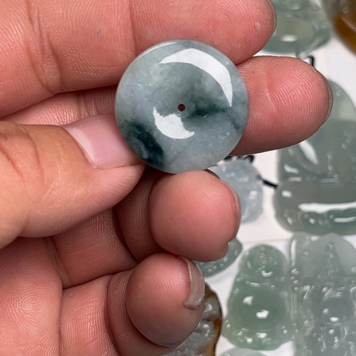 翡翠未镶嵌颈饰平安扣