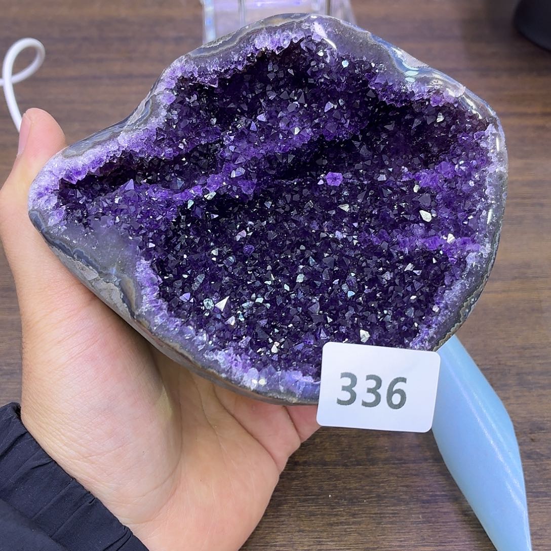 紫晶未镶嵌大型摆件（非配饰）