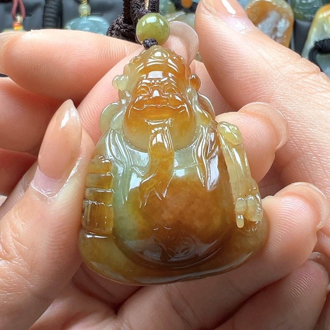 翡翠颈饰未镶嵌财爷