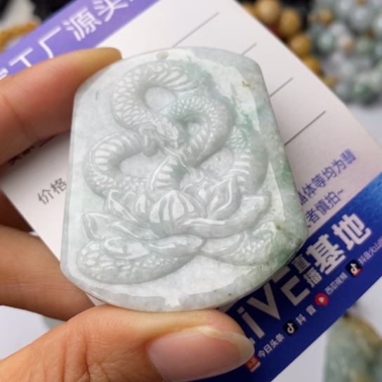 翡翠颈饰未镶嵌翡翠