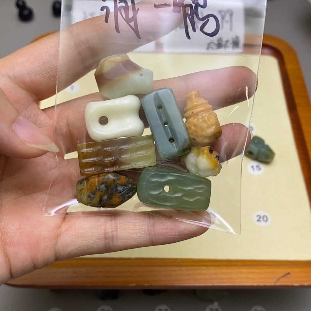 羽***鹤蛇纹石玉未镶嵌配饰