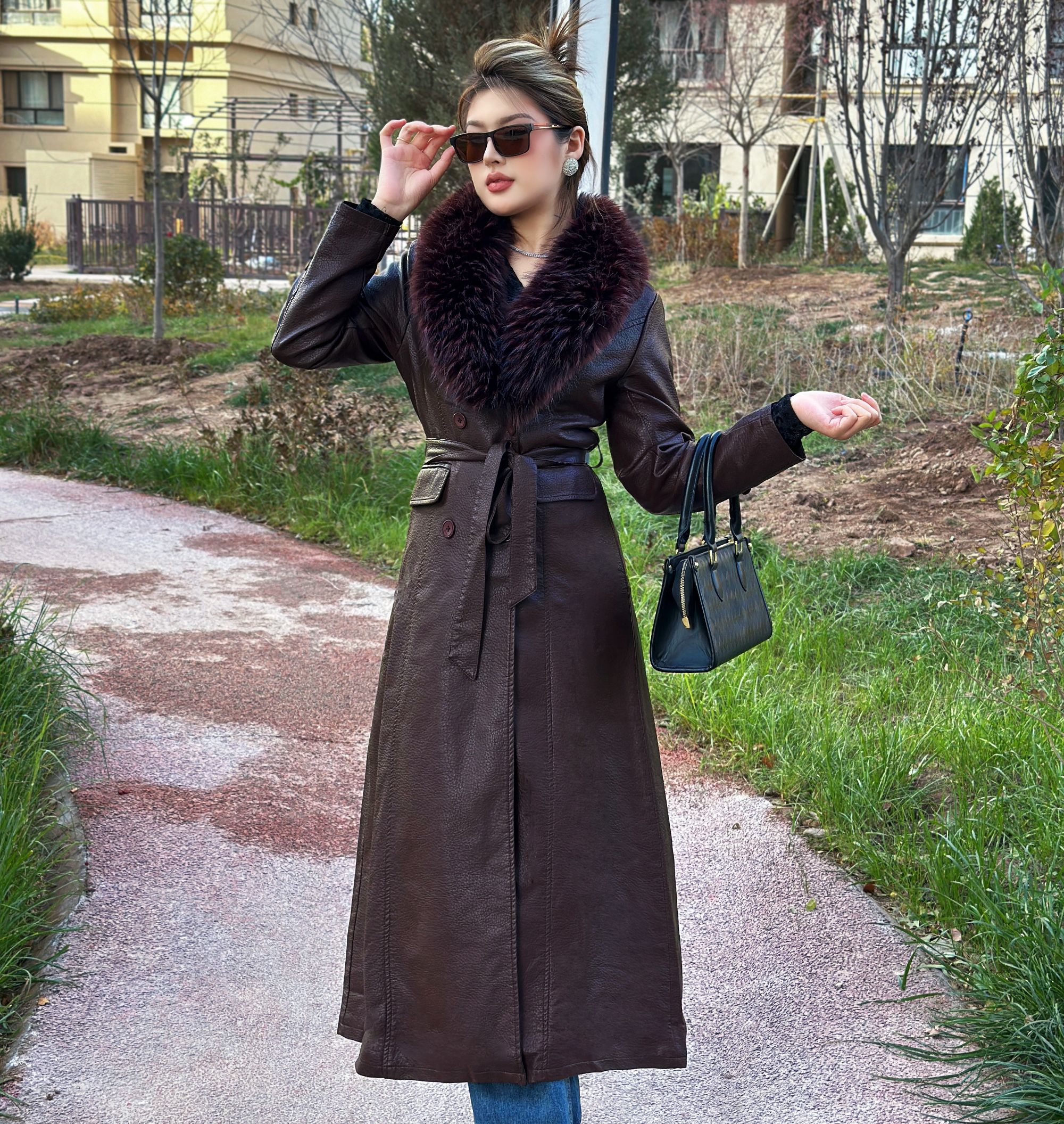 2025冬季V领欧美长款大毛领人造皮草外套（后有纽扣）