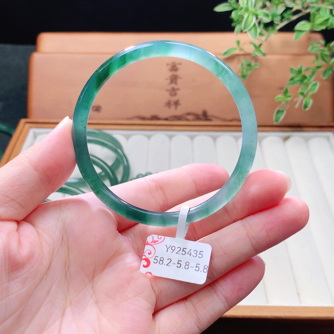 未镶嵌手镯（圆镯）翡翠