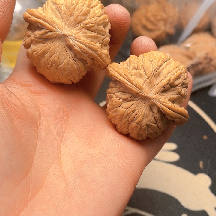 文玩核桃吊坠磨盘狮子头