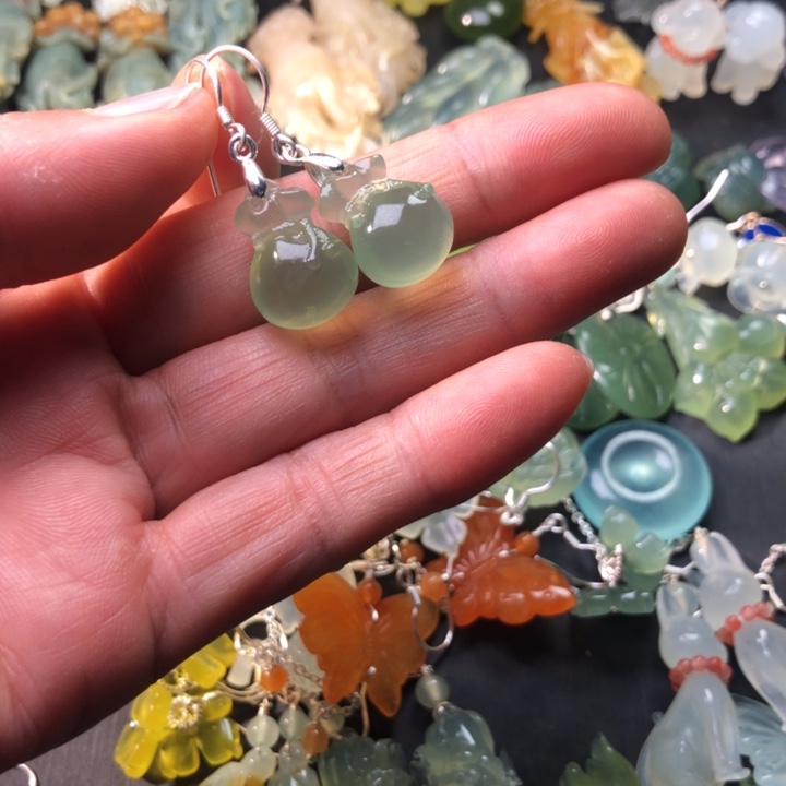 云***～蛇纹石玉未镶嵌耳坠