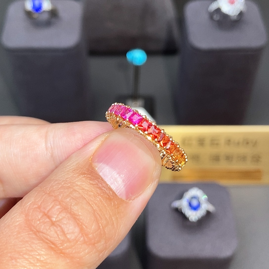 彩色蓝宝石戒指18K金镶嵌2.26克拉