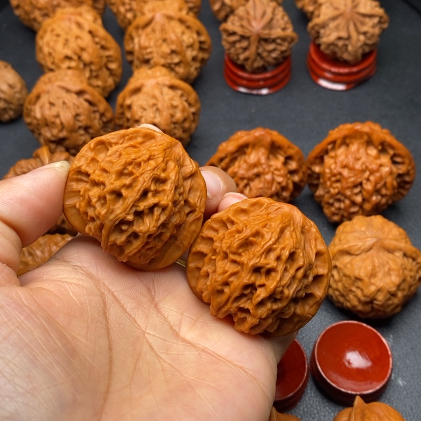 【闪购商品】文玩核桃把件40玉玲珑