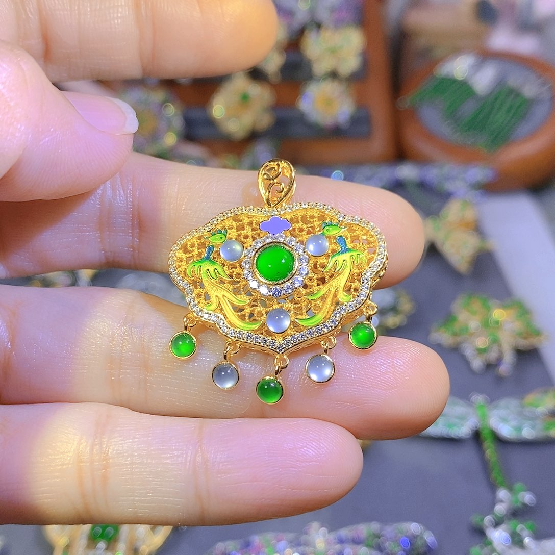 颈饰银S925镶嵌翡翠